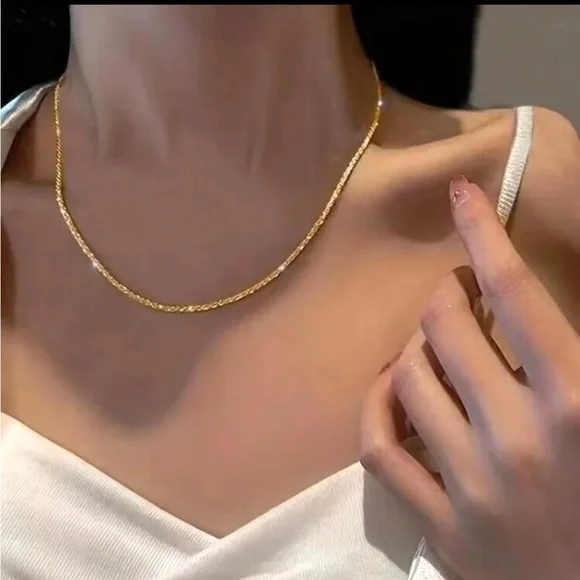 Gold Sparkly Necklace - Picture 1 of 2